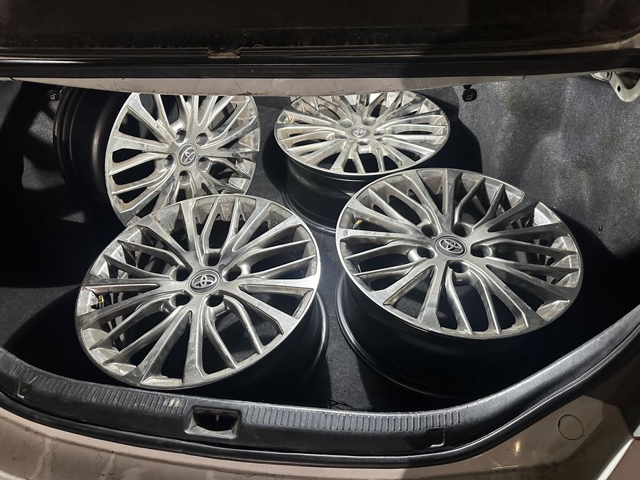 Диски камри 70 r17 в отличном состояние