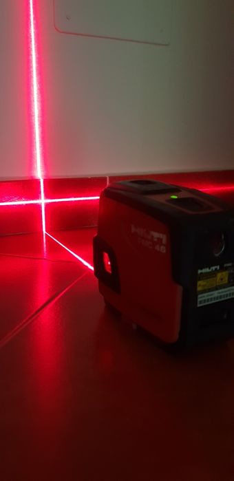 Nivela laser hilti cu linii rosii