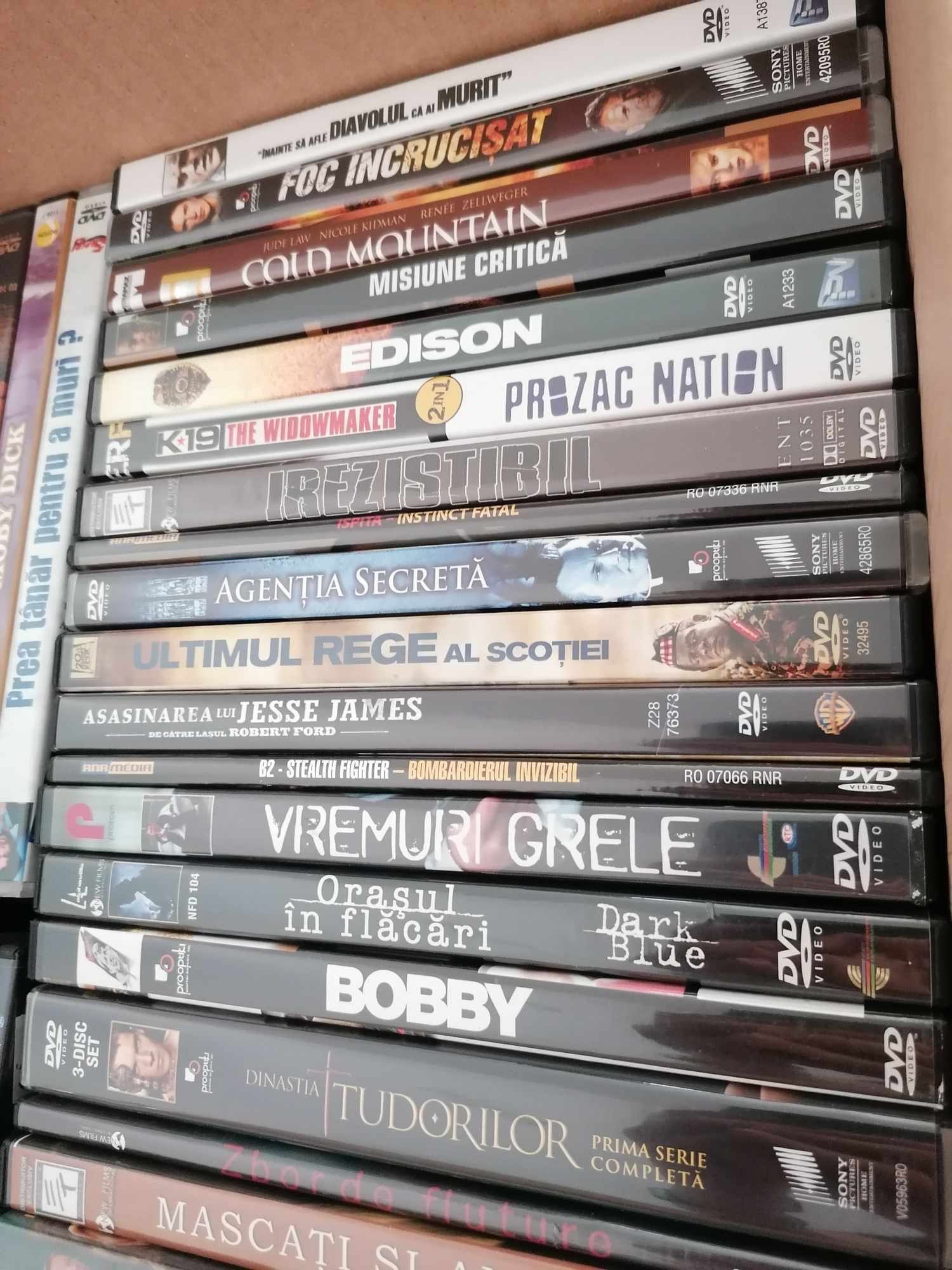Set 57 dvd-uri (7 sigilate și 50 utilizate)