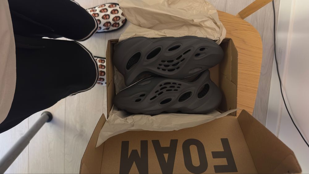 Yeezy Foam Onyx marimea 43