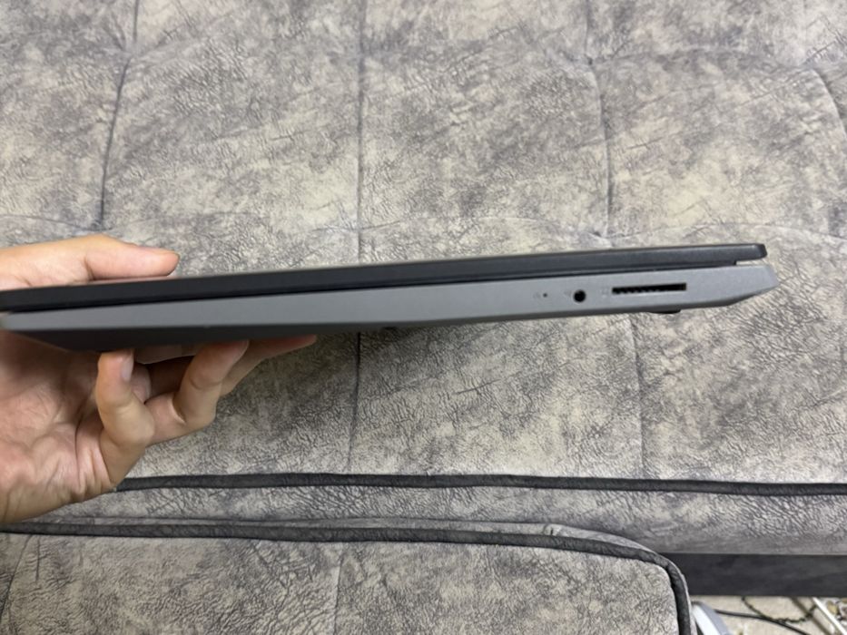 Lenovo IdeaPad S145-15IWL продаётся ноутбук.