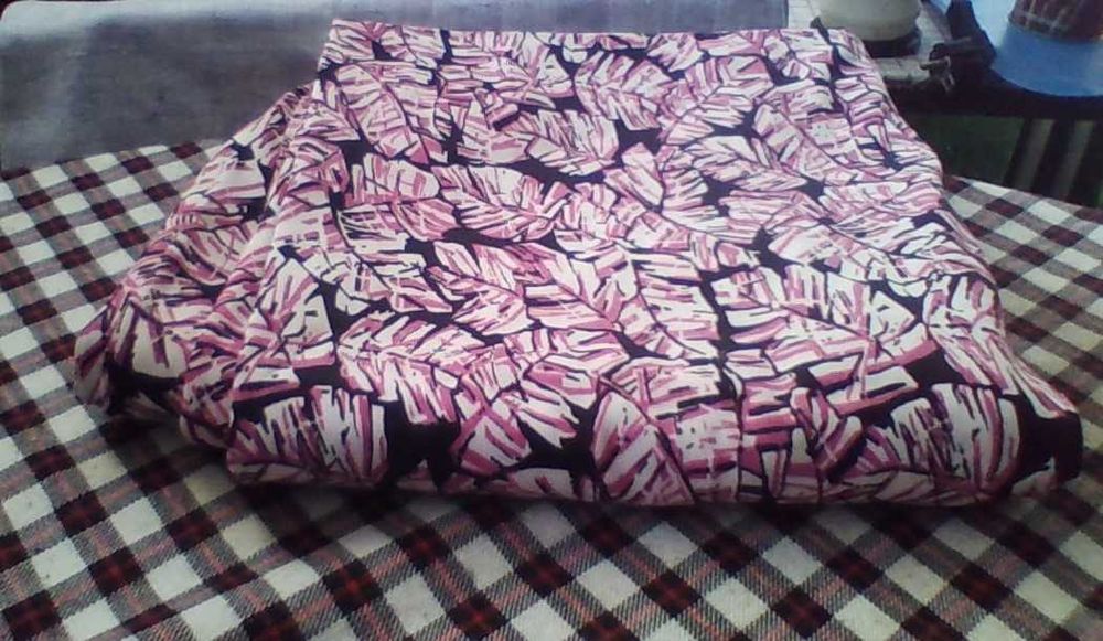 Плат с флорални мотиви