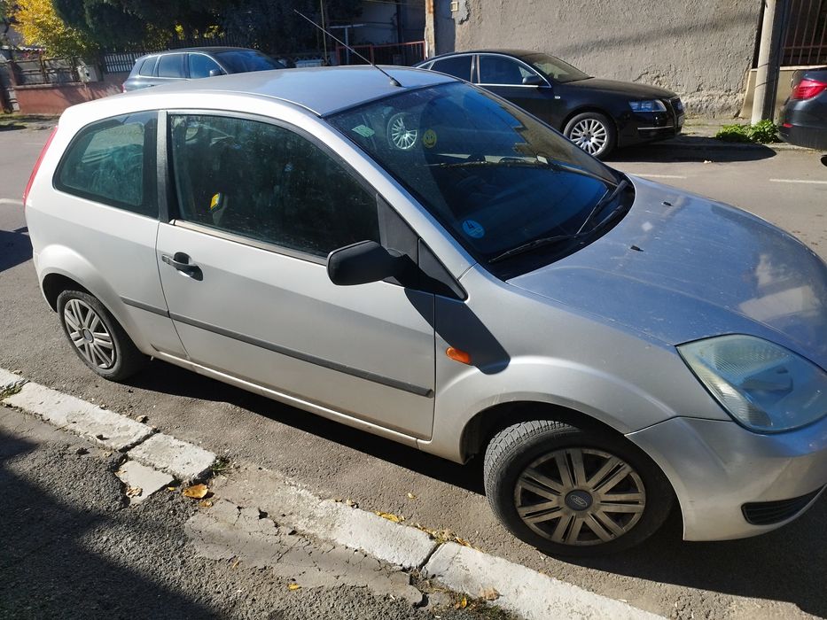 Vând Ford Fiesta