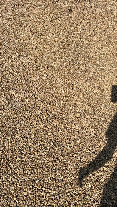 Nisip, piatră, balast, pământ