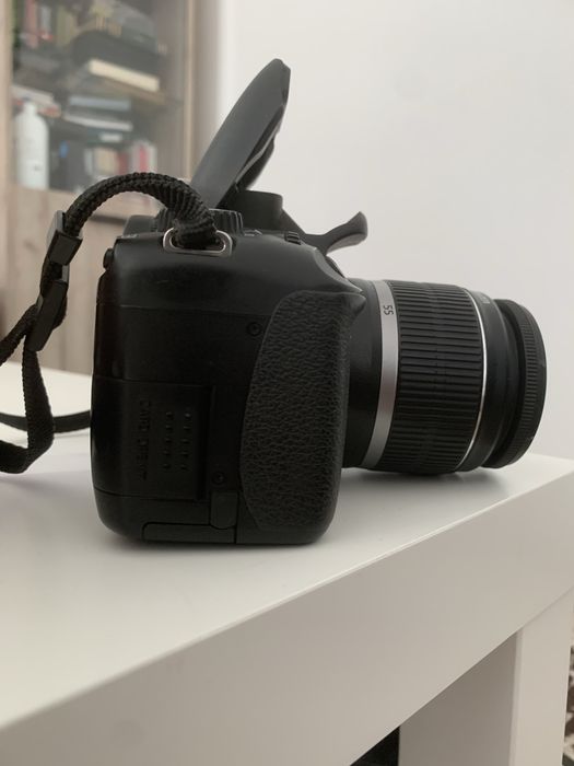 Canon EOS 550D cu 2 acumulatori si incarcator