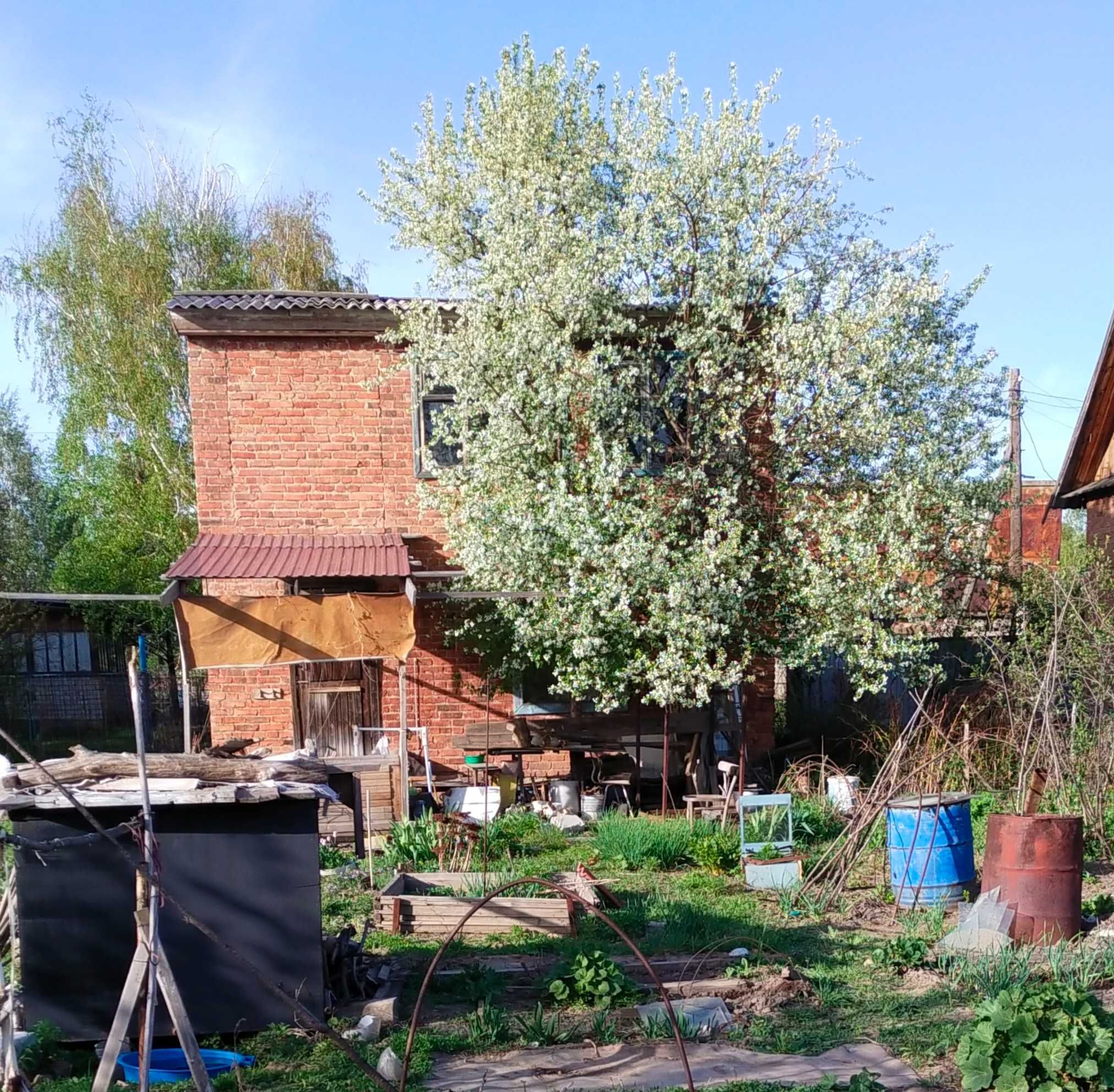 Дача двухэтажная кирпичная