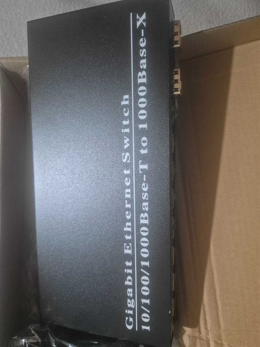 оптичен конвертор 2 x SFP  8 x 10/100/1000M UTP