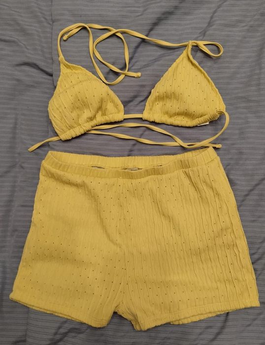 жёлтый купальник