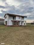 Casă cu etaj, 5 dormitoare, 3 băi + 652 mp teren în Nojorid