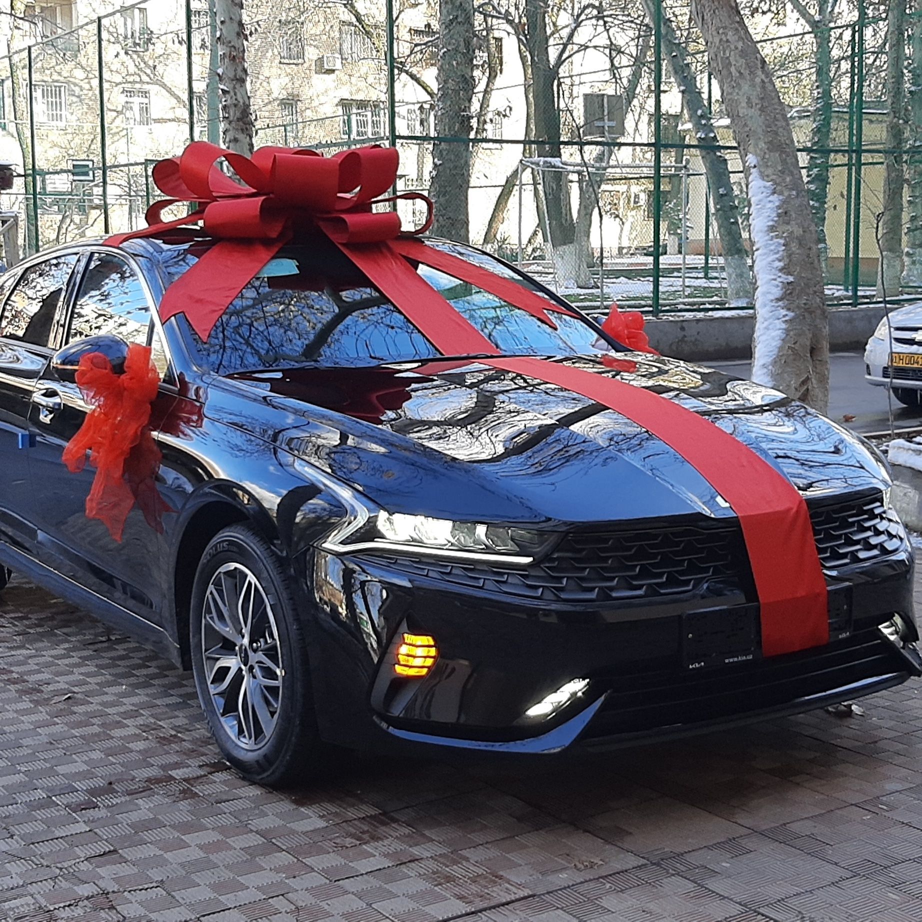 AvtoBantik moshinaga, аренда, надпись бор , лента кизил