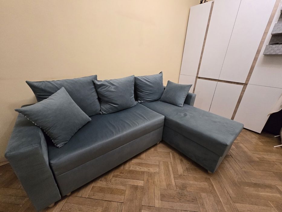 Ъглов диван без следи от употреба