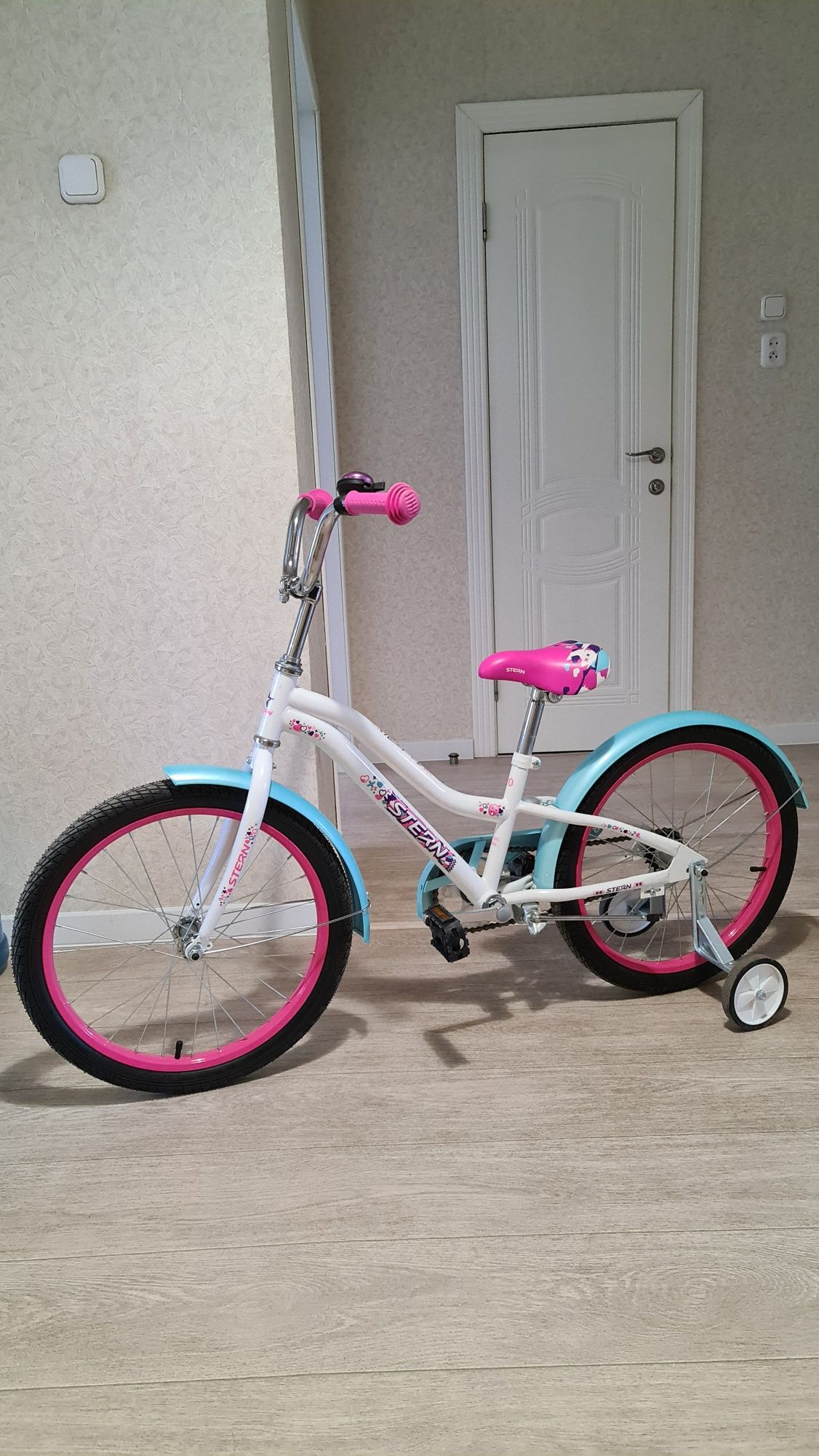 Велосипед для девочки!В идеальном состоянии! Стильный!