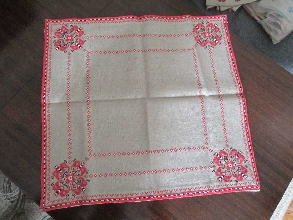 Бродирани ръчно карета