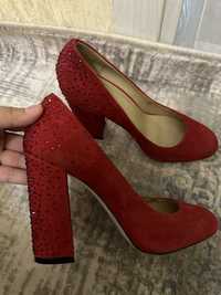 Туфли красные замшевые