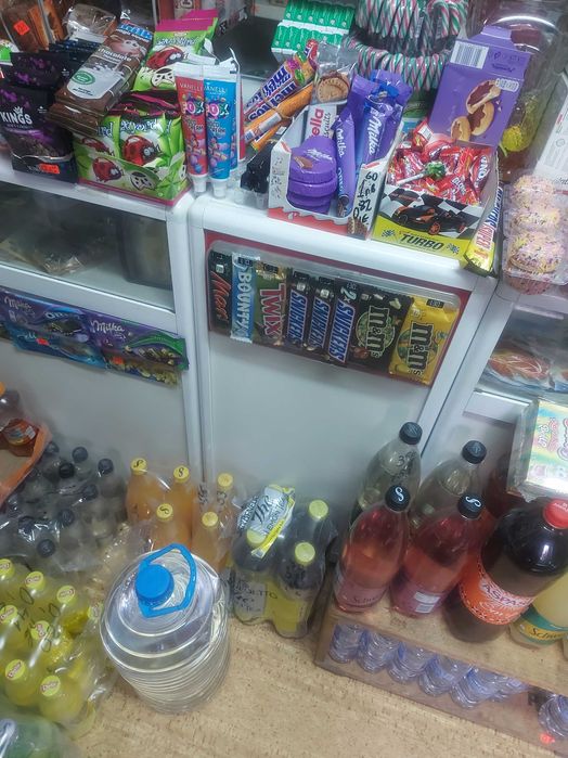 Три много запазени стелажа