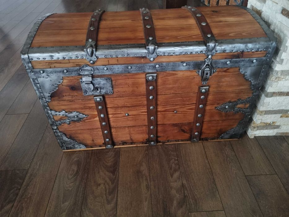 Стар дървен сандък/ракла/скрин