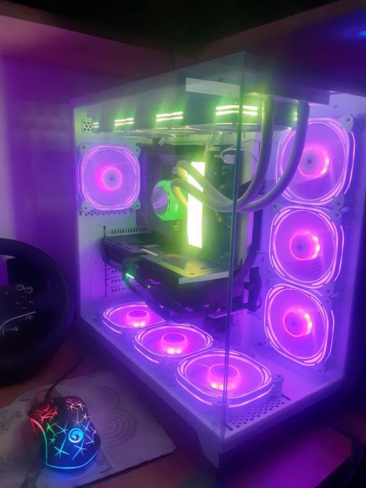 Vând acvariu Ryzen 7 9800x3d cu Rtx5070