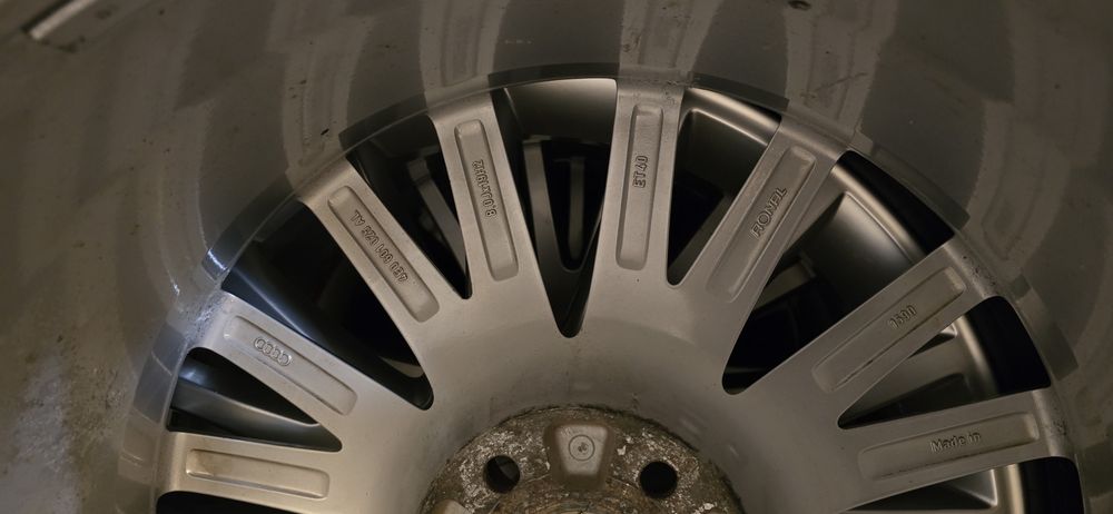 Vând jante Audi R19 cu cauciucuri de iarna