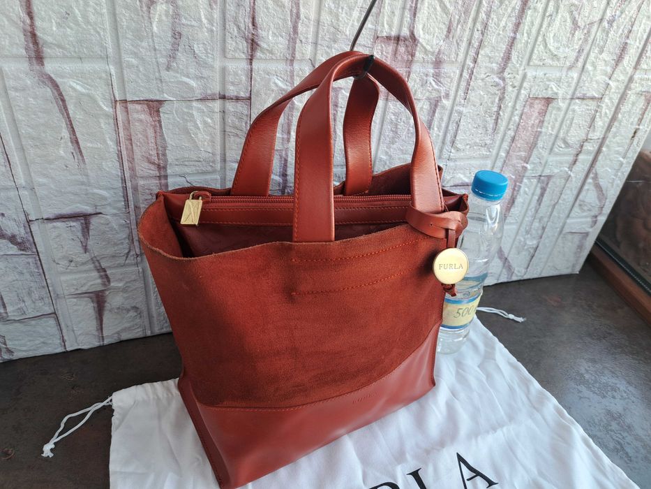 дамска чанта,Furla  малка керемидена чантичка-естествена кожа