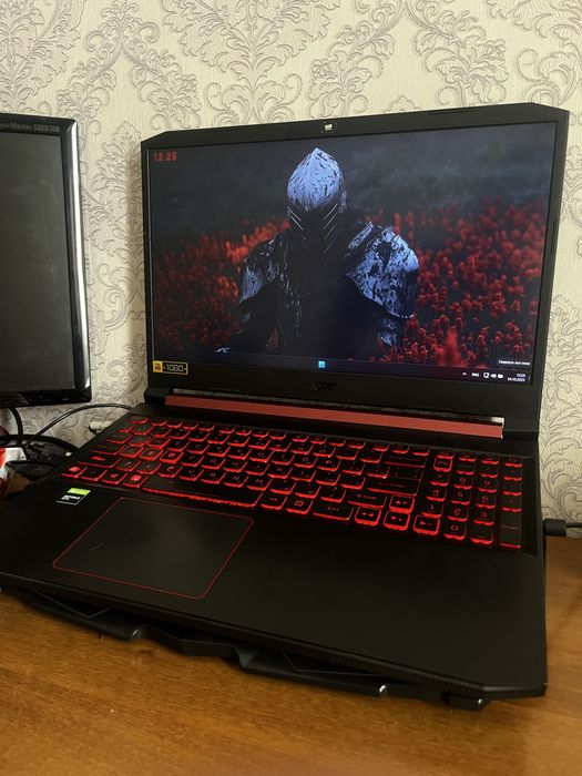 Acer Nitro 5 б/у работает отлично