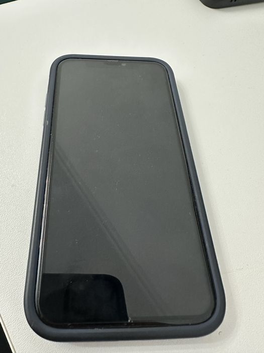 Продам iphone 11 64gb black