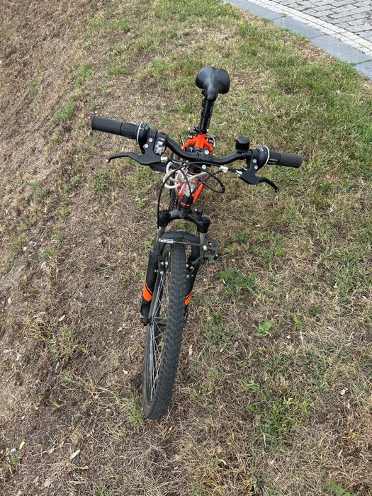 Vand bicicleta aproape noua