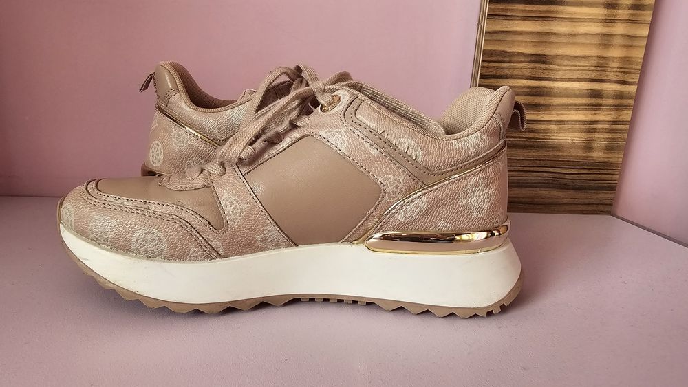 Обувки Guess 37-ми номер
