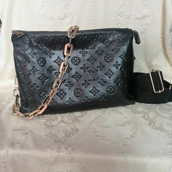 Чанта Louis Vuitton.
