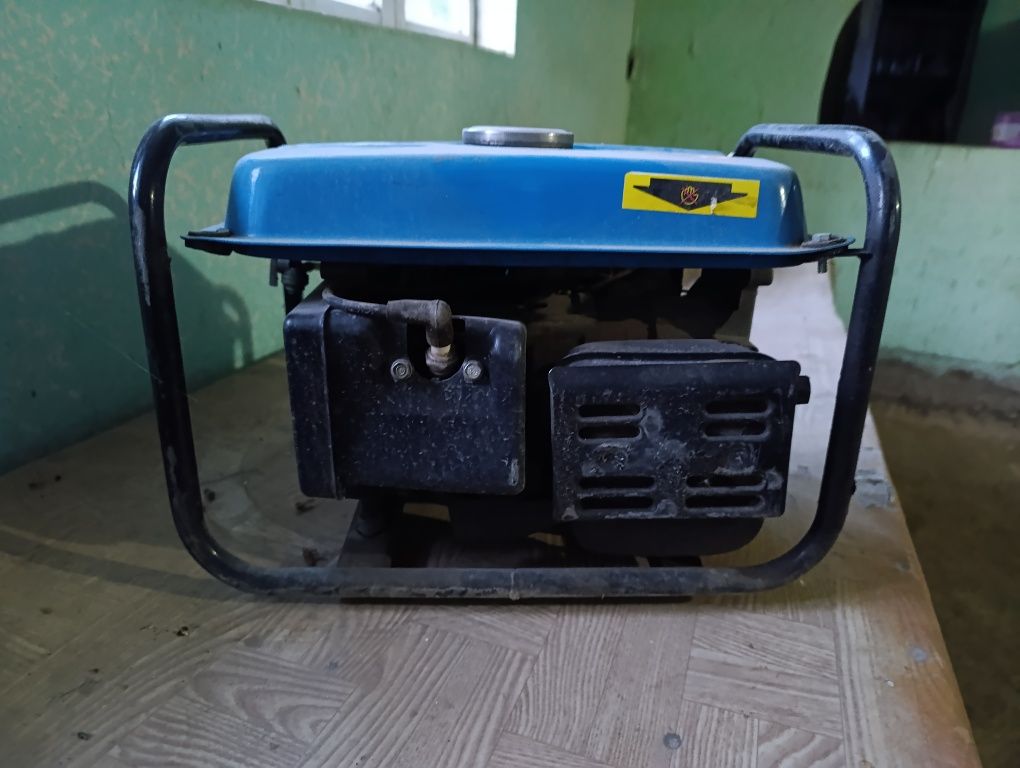Generator 1woltlik yangi rangi koʻk qogani telefonda