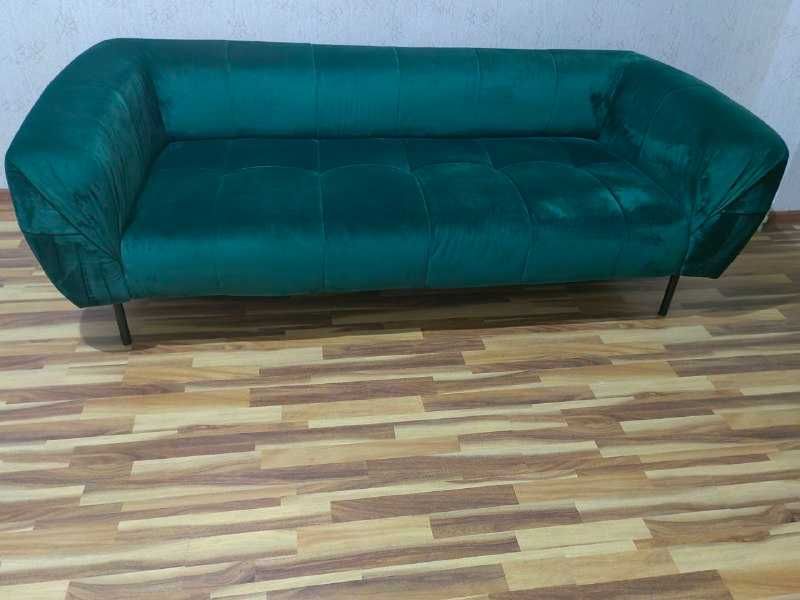 Продается диван трехместный