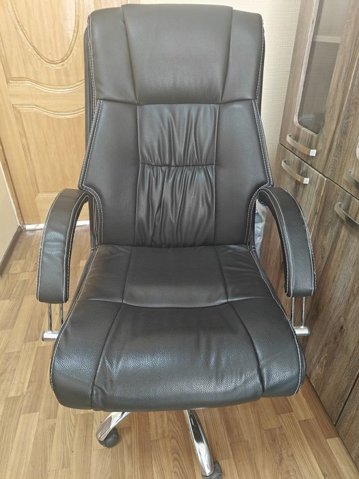 Продам кресло руководителя