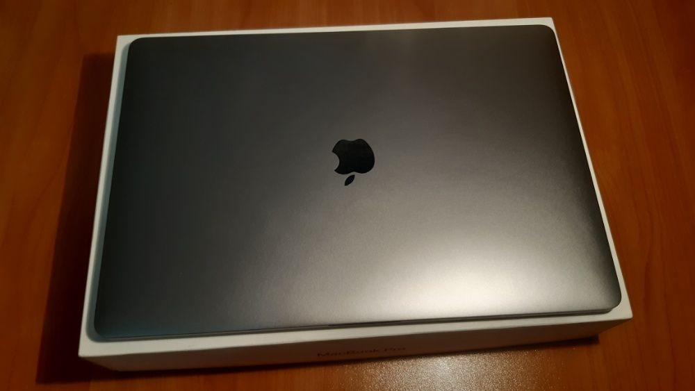 MacBook Pro 15 (2018), intel i7, SSD 512ГБ, 16 ГБ ОЗУ