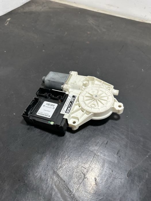 Motoras macara geam dreapta fata Audi A3 8P 8P0959802E