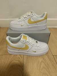 Adidasi Nike Air Force 1 07 ESS