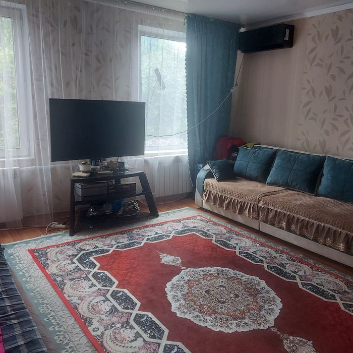 Продам 2х квартирный дом с участком.