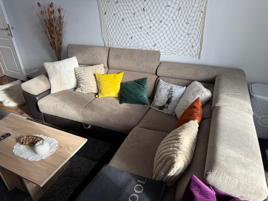 Vând canapea aproape nouă