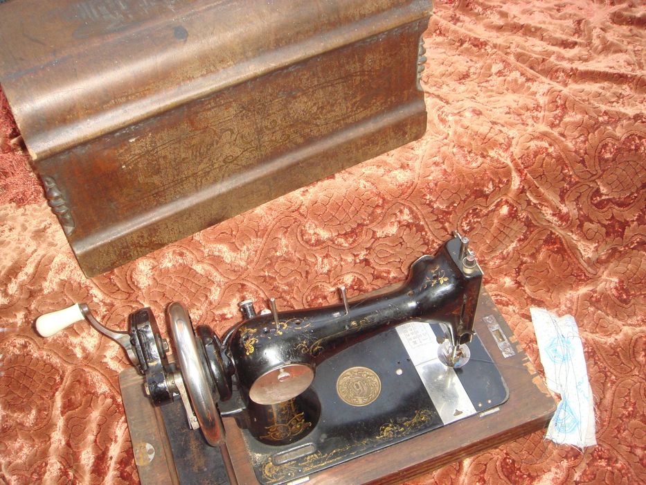 Швейная машинка 1895 г. Товарищ-тва Жана Блока.Рабочая Пуля челнок