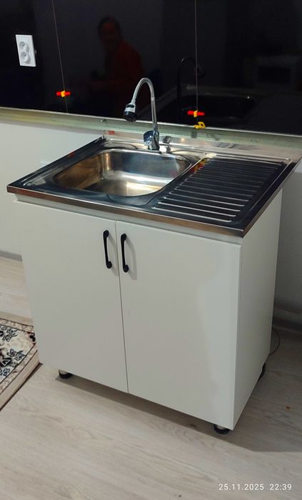 Кухонная мойка со смесителем