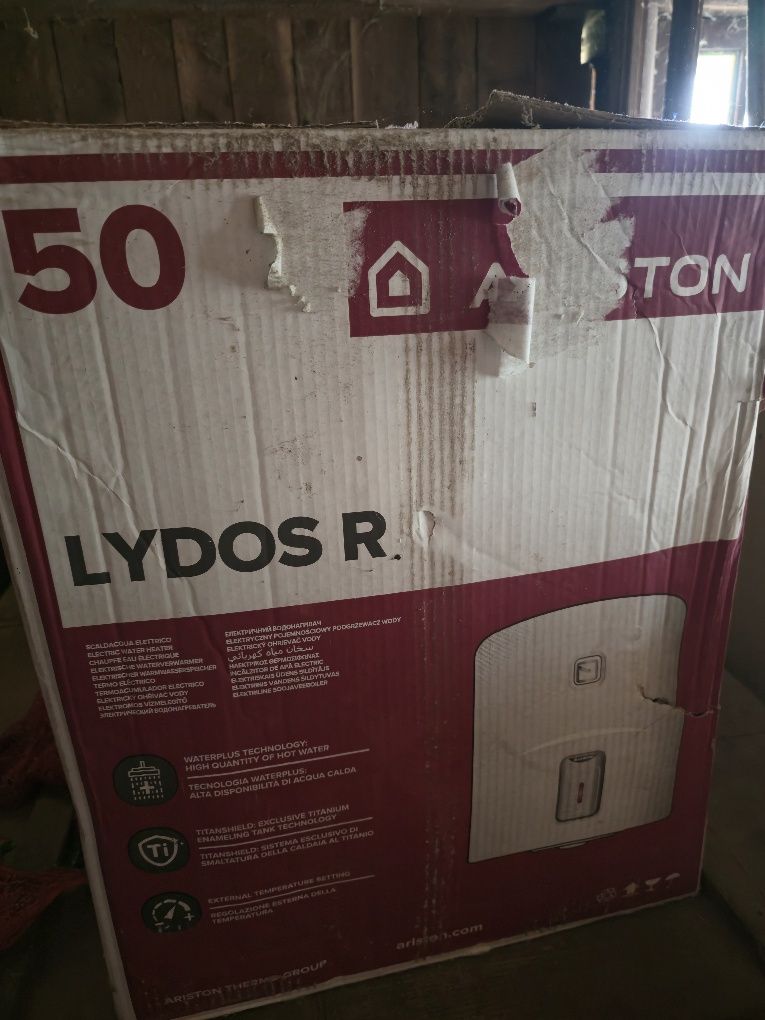 Boiler apa Ariston Lydos R50 50L, 1800W - nou
