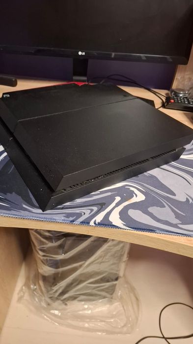 Playstation 4 modelul clasic
