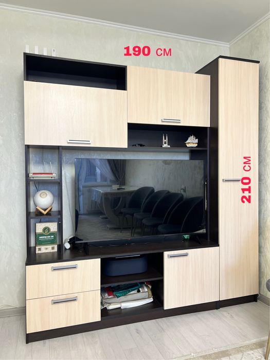 Комплект мебели для гостиной (стенка + шкаф с зеркалом)