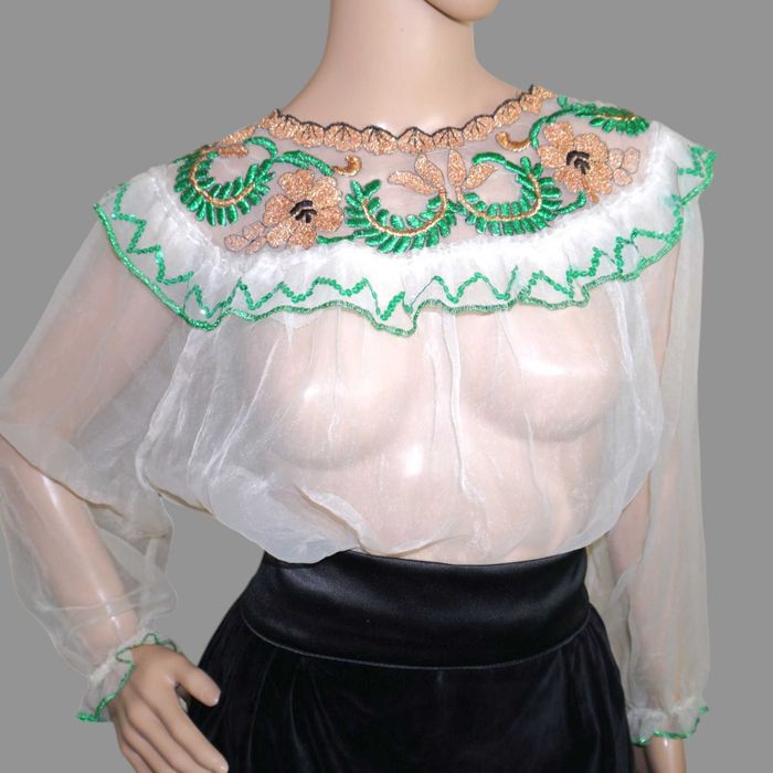 Costum popular vechi pe voal din Banat , M