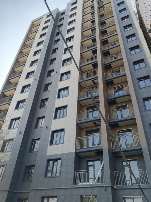 Yangi domdan uy sotiladi 2 xonali