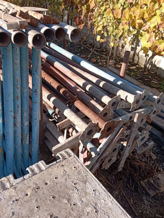 Popi metalici și teuri