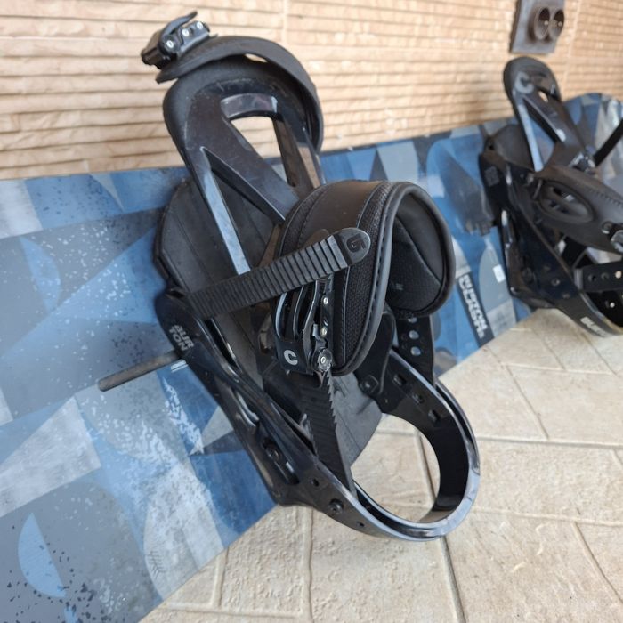 Placa snowboard Burton Channel 145 + legaturi Burton EST