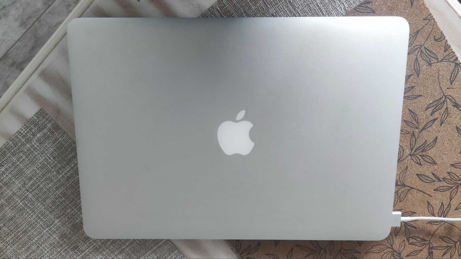 MacBook Air 13,3 A1466 mid 2012 отличен