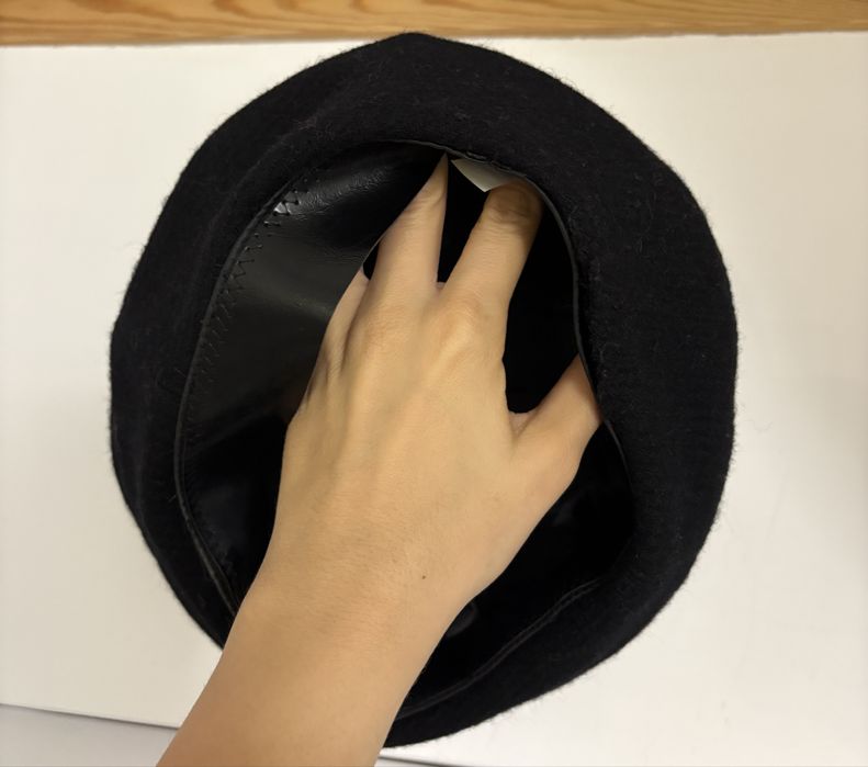 Дамска черна барета