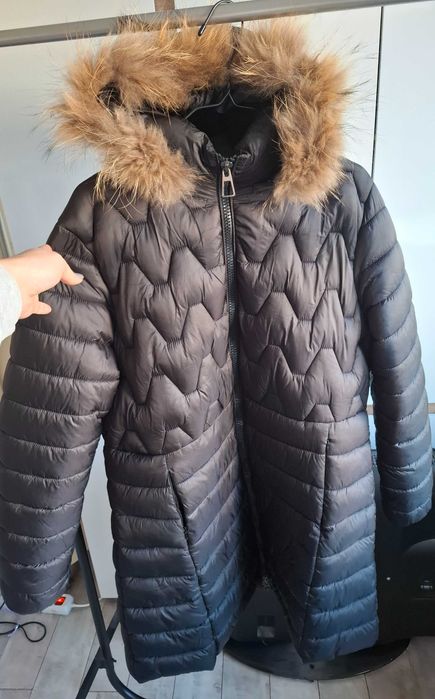 Дамско дълго яке с естествен пух на качулката / Размер ХЛ /