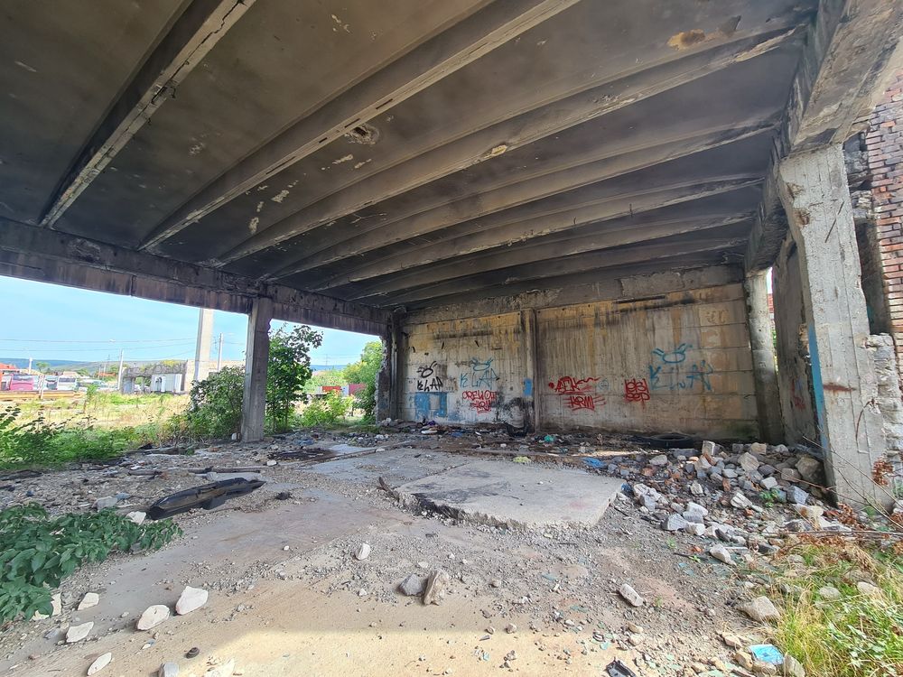 Vand Hala / Structura din beton /Spatiu depozitare