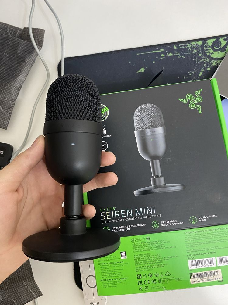 Продам микрофон Razer seiren mini